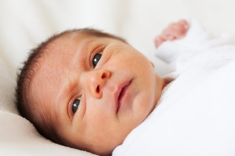 Sognare neonati e bebè: significato e numeri da giocare Sognare di avere una bambina neonata